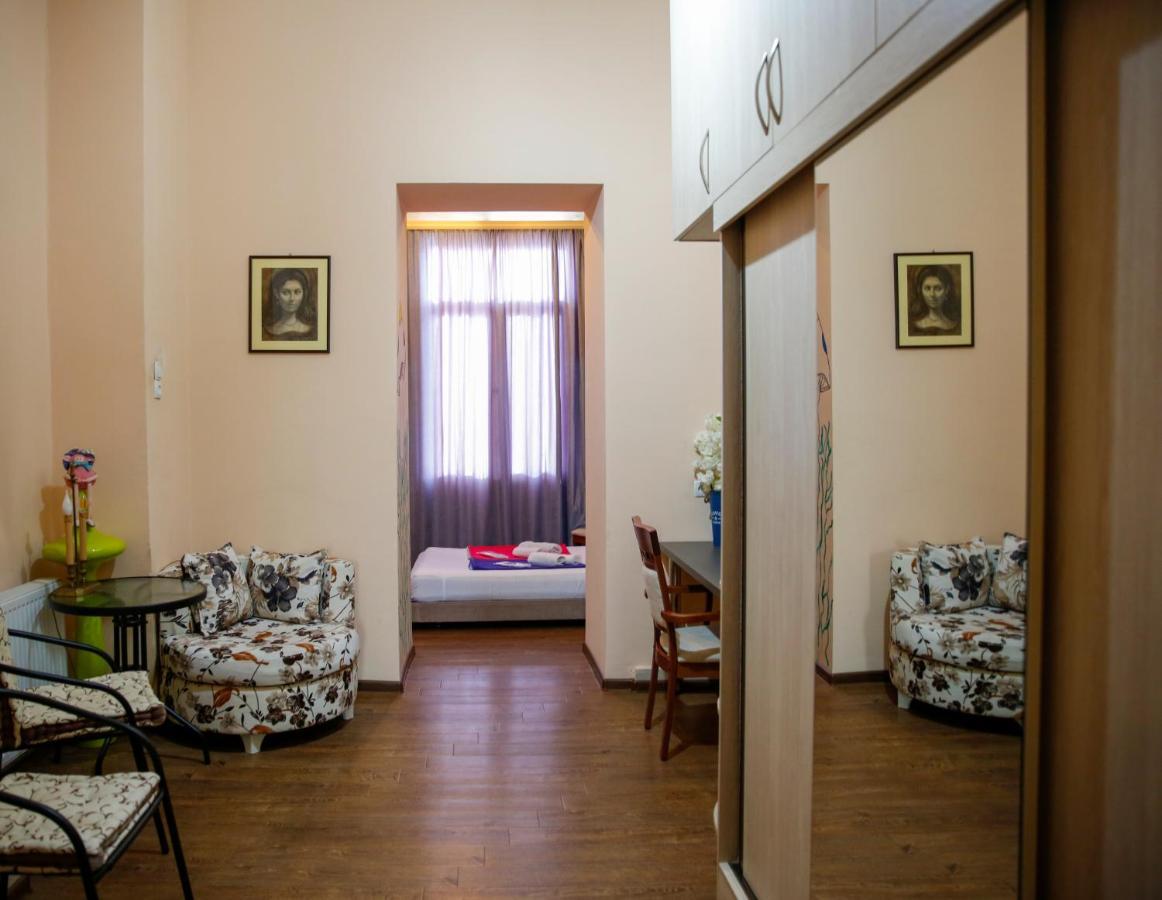 Apartment On Chubinashvili 30 Tbilisi Bagian luar foto